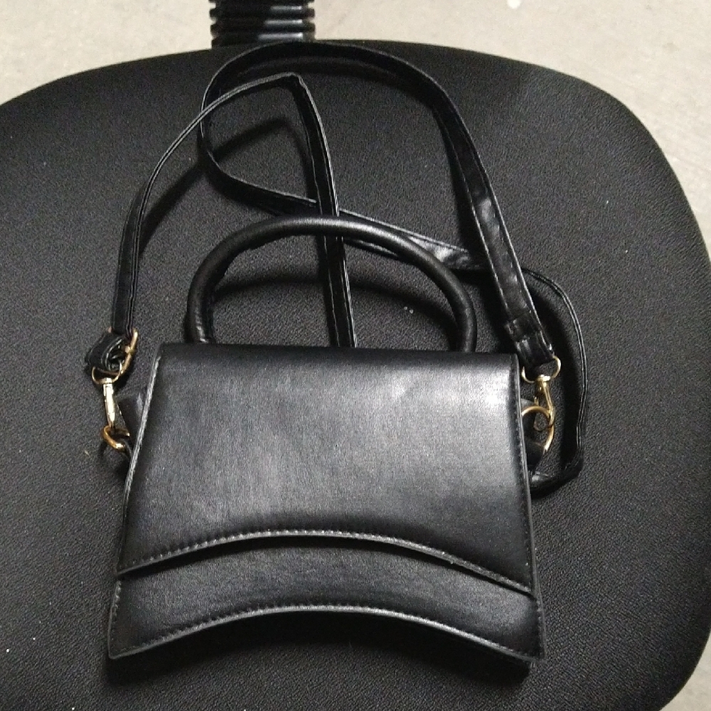 Elegant Black Women's Crossbody Bag